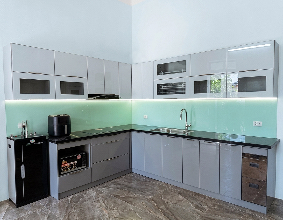 Tủ bếp inox cánh kính